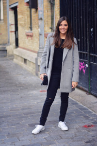 comment-porter-le-manteau-gris-oversize